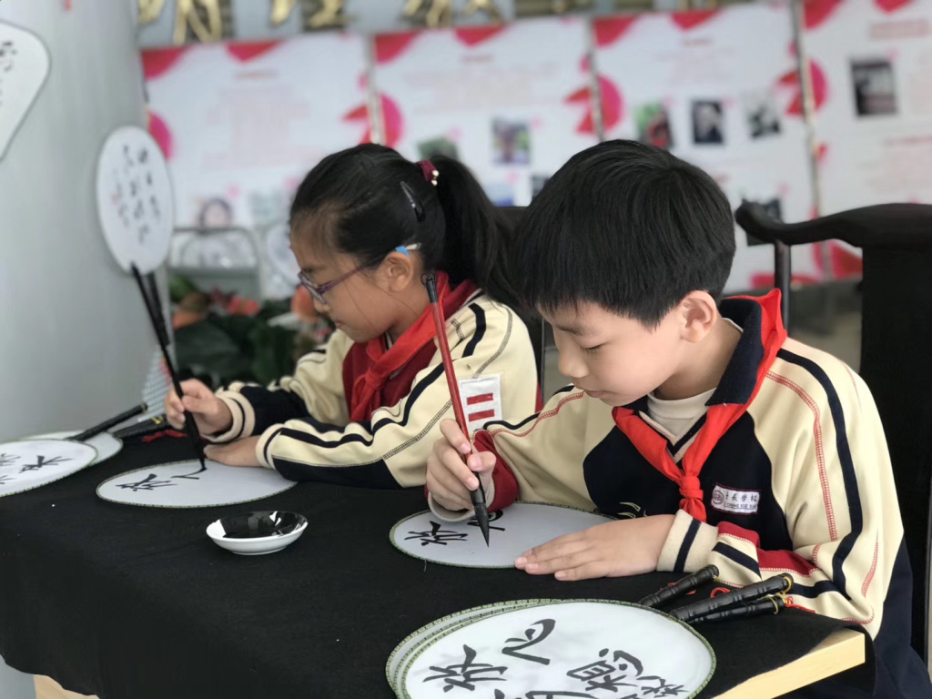 台湾青少年书法访问团来子长学校参观交流活动