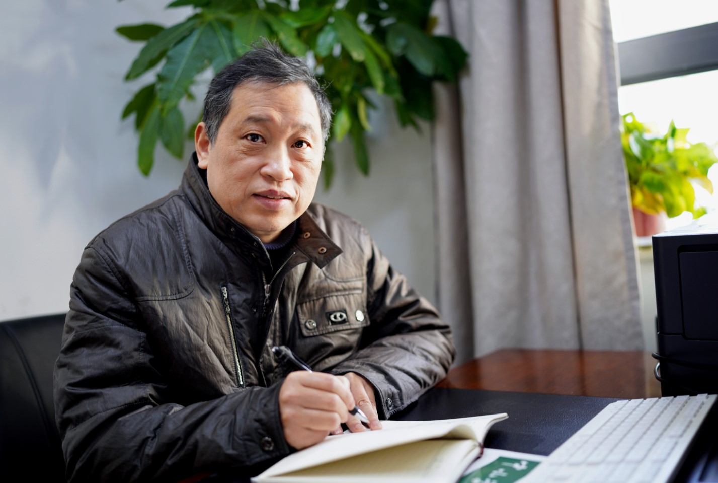 校长 数学高级教师--张德荣